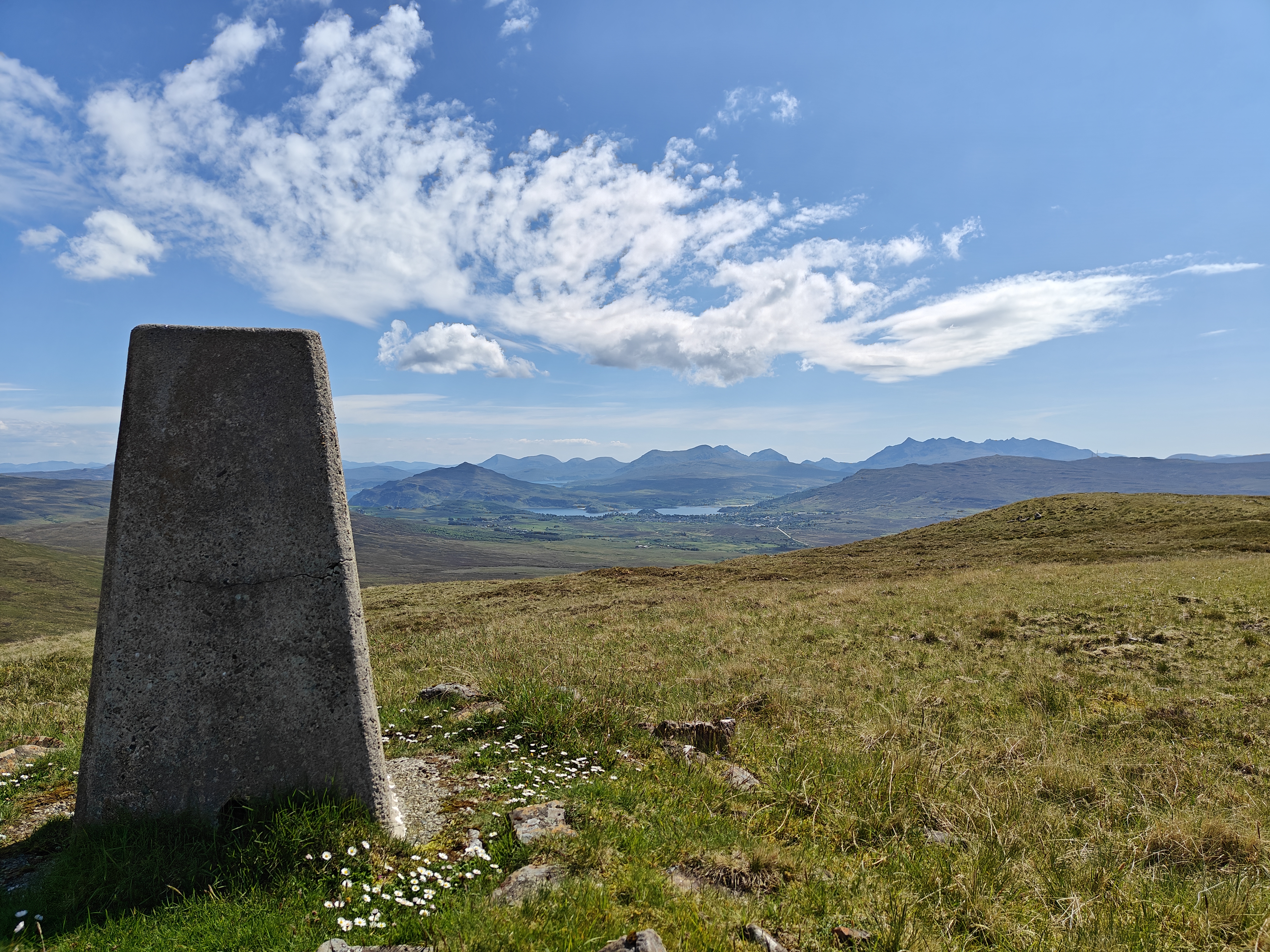 Bealach a Chaol-reigh Trig Point (Borve) – Panoramic Views and Neolithic Stones